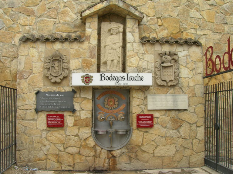 Fuente De Vino En El Camino De Santiago